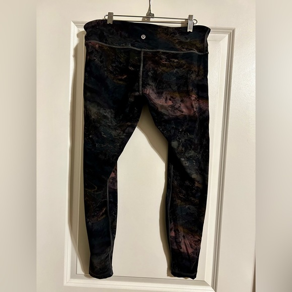 Lululemon crop leggings size 12 - Picture 2 of 2